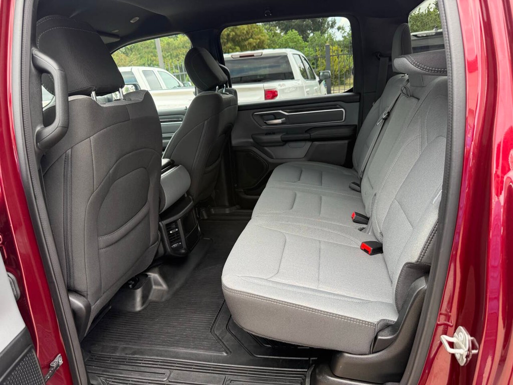 Ram 1500 Vehicle Full-screen Gallery Image 13