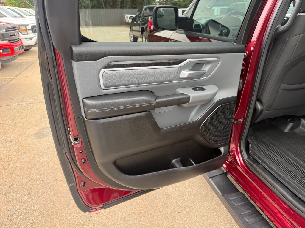 Ram 1500 Vehicle Full-screen Gallery Image 14