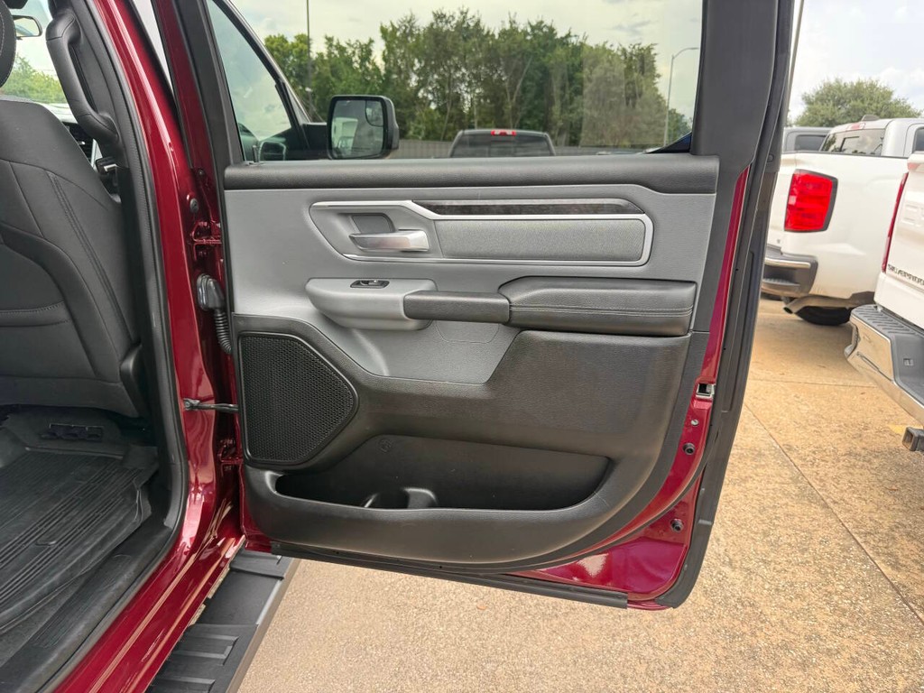 Ram 1500 Vehicle Full-screen Gallery Image 16