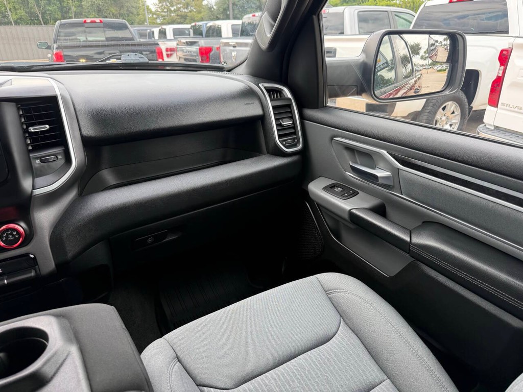 Ram 1500 Vehicle Full-screen Gallery Image 20