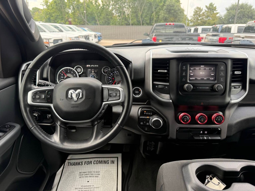Ram 1500 Vehicle Full-screen Gallery Image 21