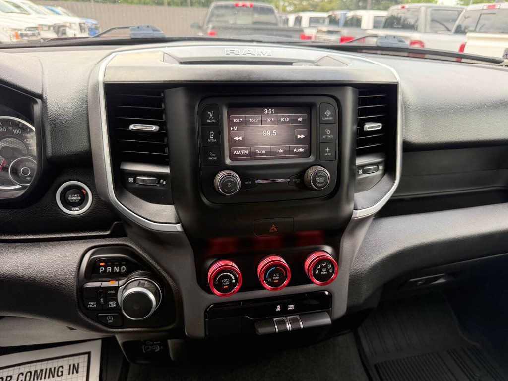 Ram 1500 Vehicle Full-screen Gallery Image 24