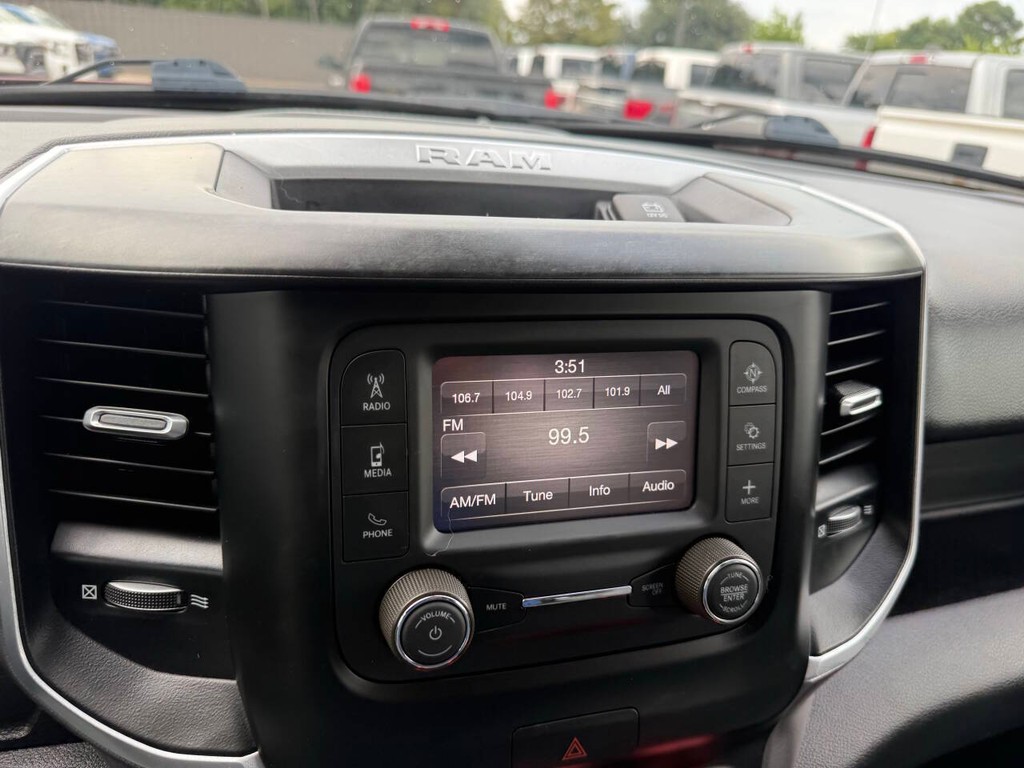 Ram 1500 Vehicle Full-screen Gallery Image 25