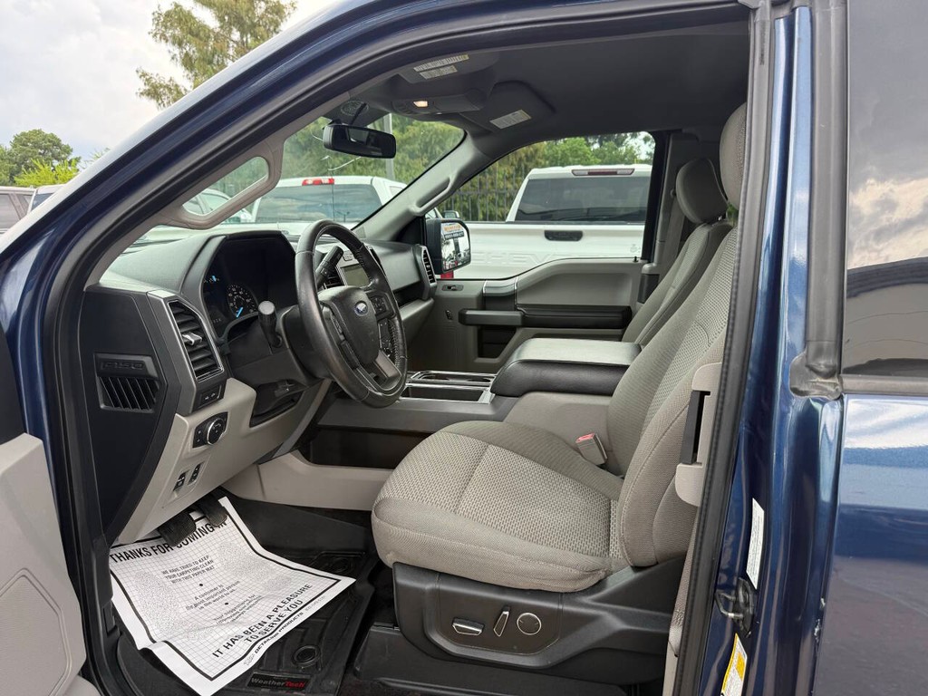 Ford F-150 Vehicle Full-screen Gallery Image 07
