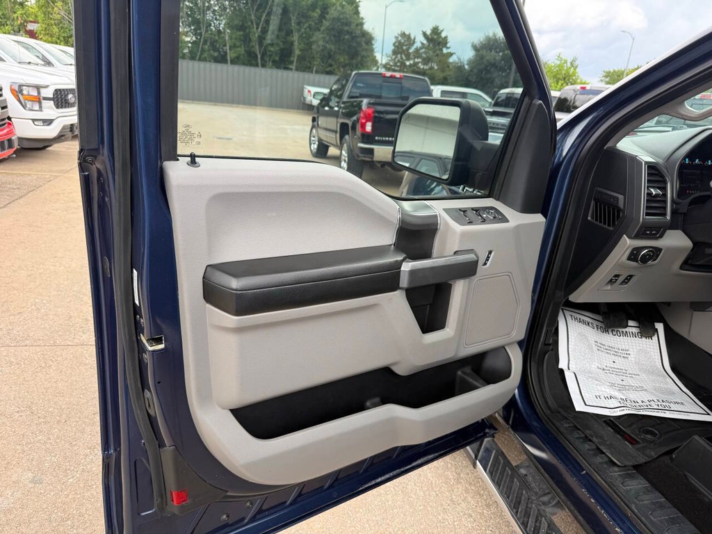 Ford F-150 Vehicle Full-screen Gallery Image 08