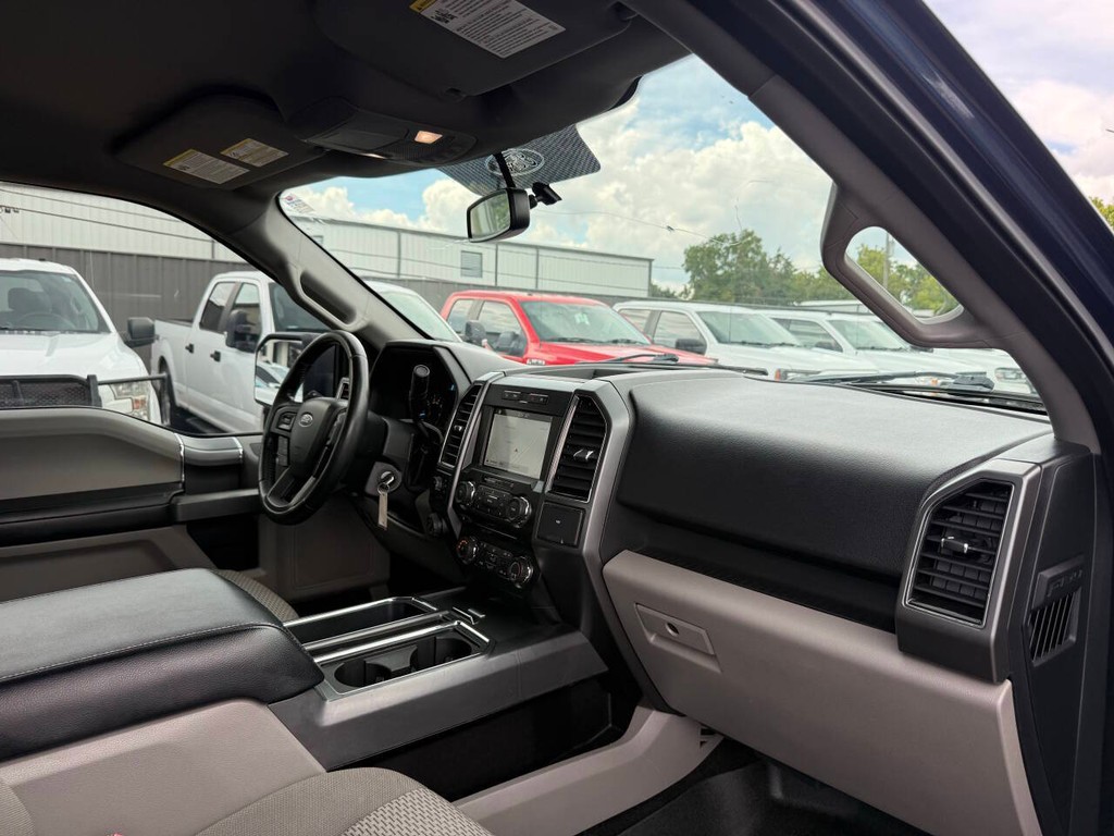 Ford F-150 Vehicle Full-screen Gallery Image 09