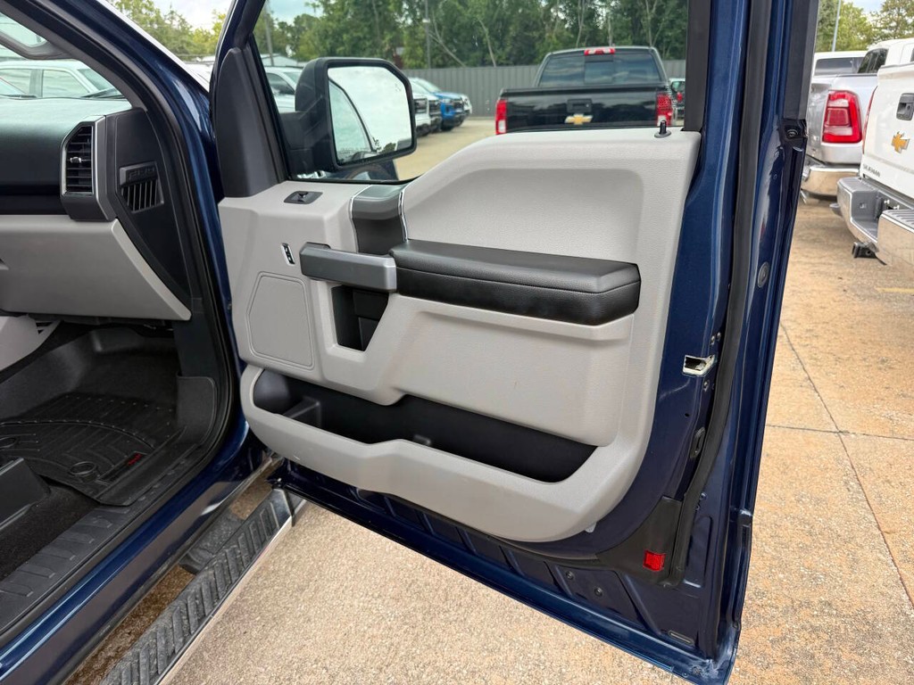 Ford F-150 Vehicle Full-screen Gallery Image 11
