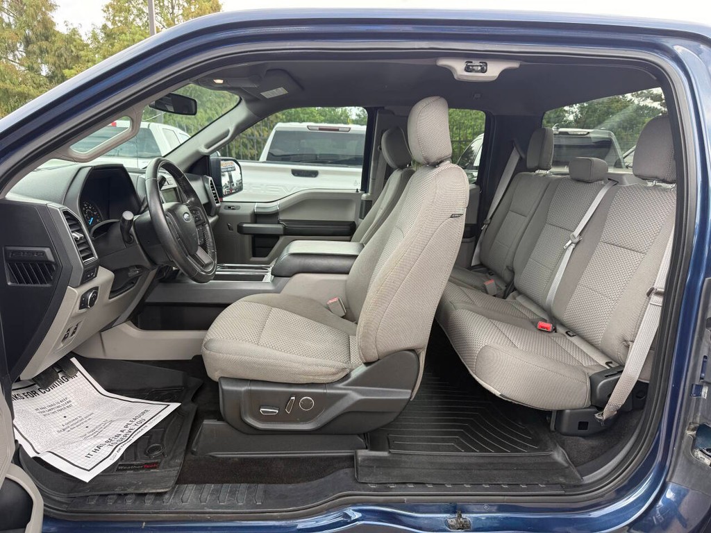 Ford F-150 Vehicle Full-screen Gallery Image 12