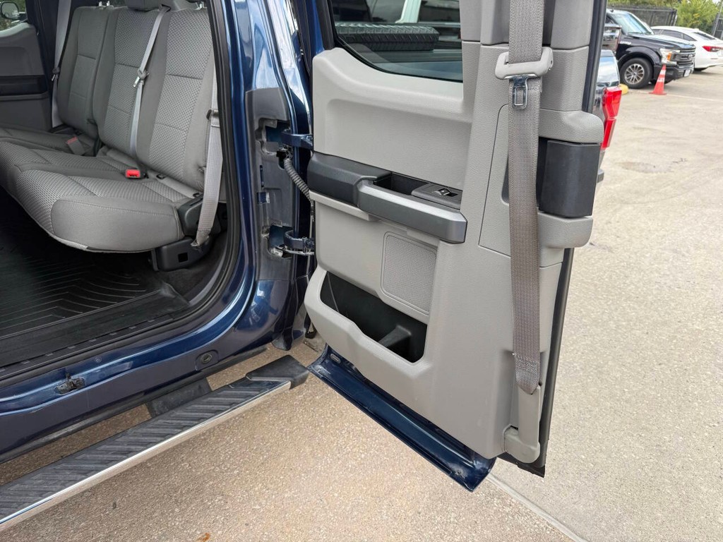 Ford F-150 Vehicle Full-screen Gallery Image 13