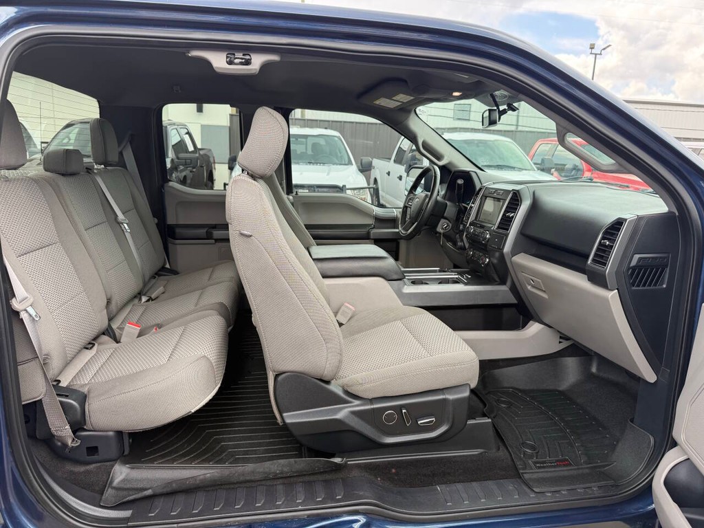 Ford F-150 Vehicle Full-screen Gallery Image 14