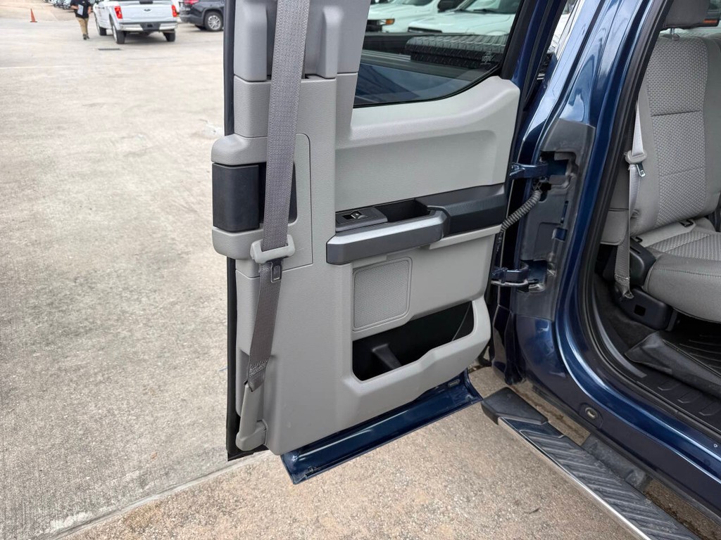 Ford F-150 Vehicle Full-screen Gallery Image 15