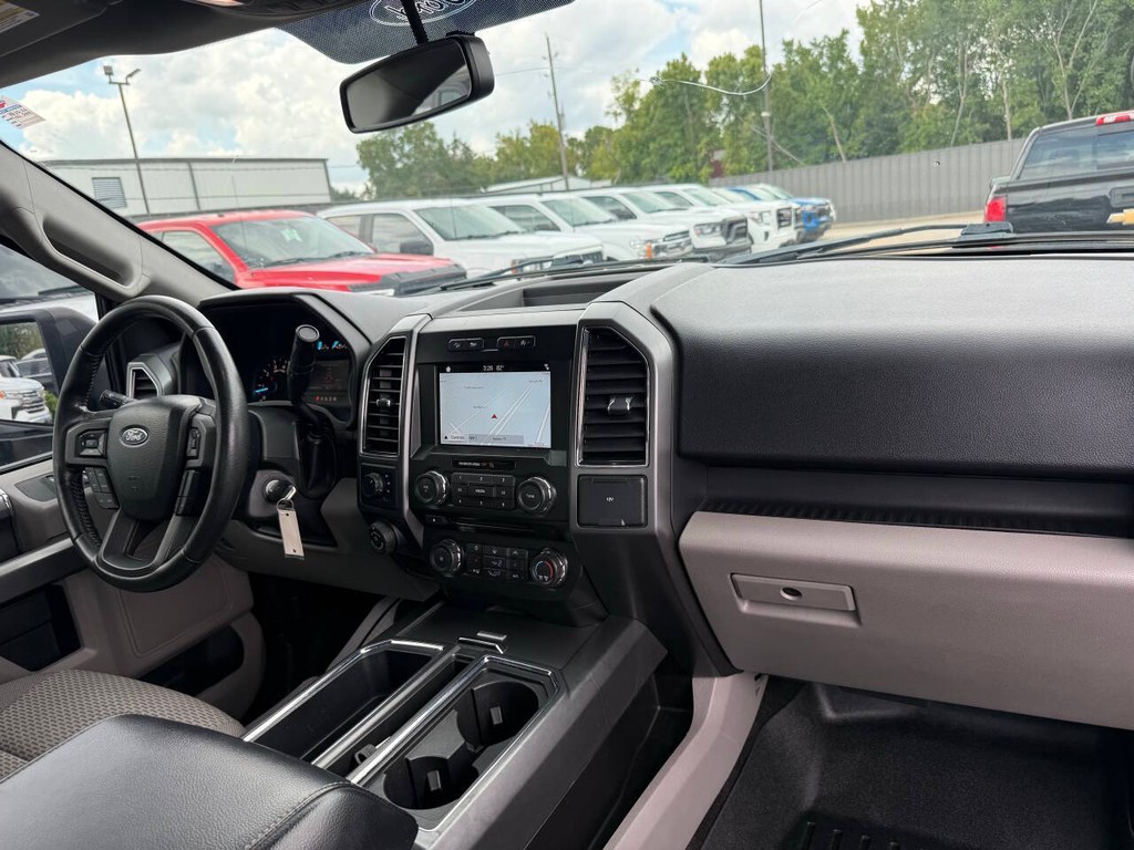 Ford F-150 Vehicle Full-screen Gallery Image 16