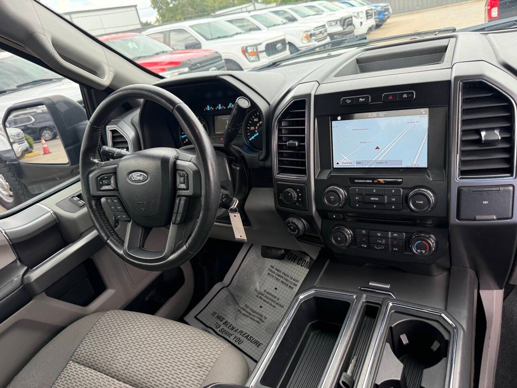 Ford F-150 Vehicle Full-screen Gallery Image 18