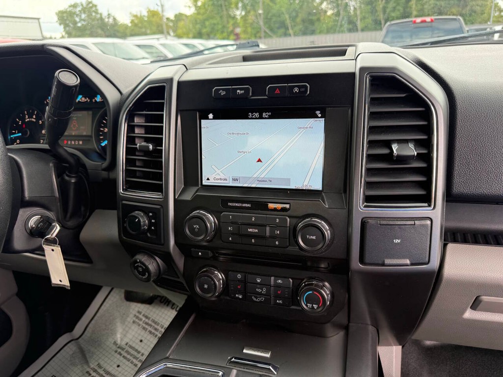 Ford F-150 Vehicle Full-screen Gallery Image 21