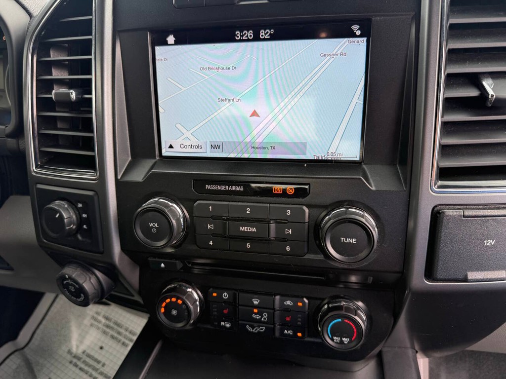 Ford F-150 Vehicle Full-screen Gallery Image 24