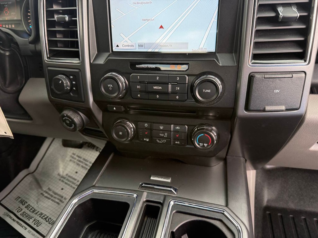 Ford F-150 Vehicle Full-screen Gallery Image 25