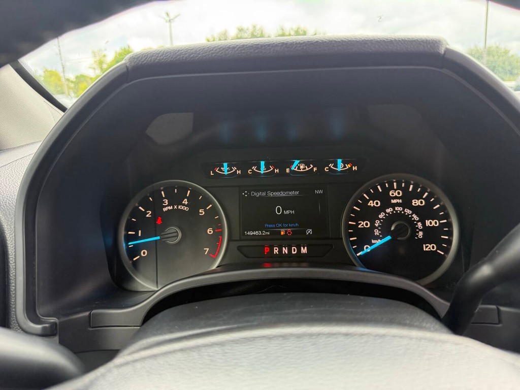 Ford F-150 Vehicle Full-screen Gallery Image 28