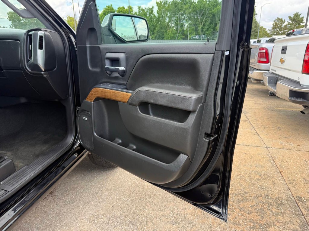 Chevrolet Silverado 1500 Vehicle Full-screen Gallery Image 11
