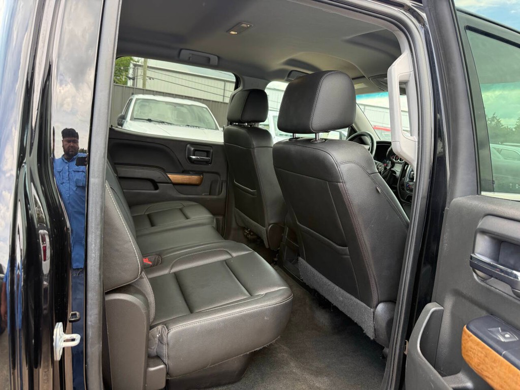 Chevrolet Silverado 1500 Vehicle Full-screen Gallery Image 15
