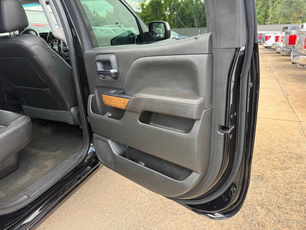 Chevrolet Silverado 1500 Vehicle Full-screen Gallery Image 16