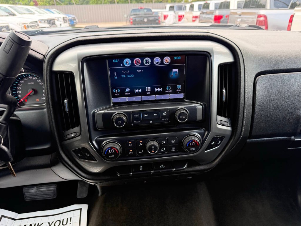 Chevrolet Silverado 1500 Vehicle Full-screen Gallery Image 24