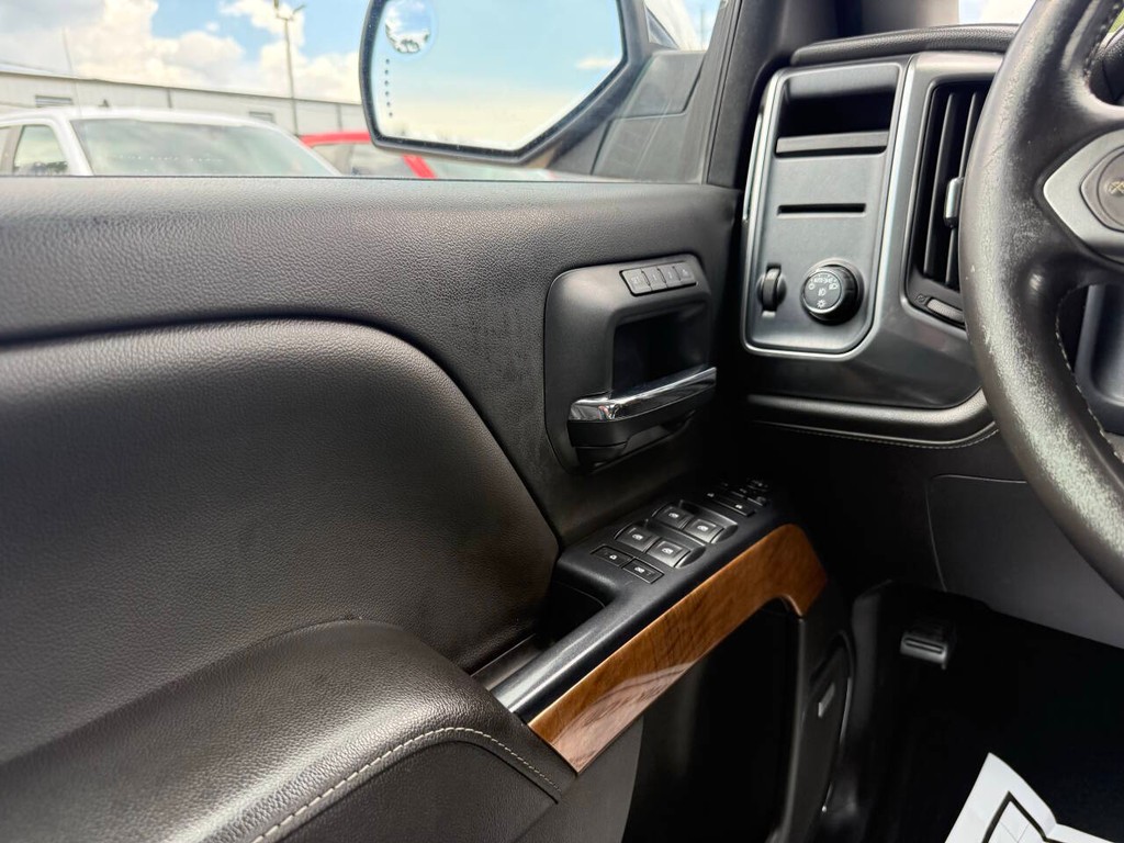 Chevrolet Silverado 1500 Vehicle Full-screen Gallery Image 31