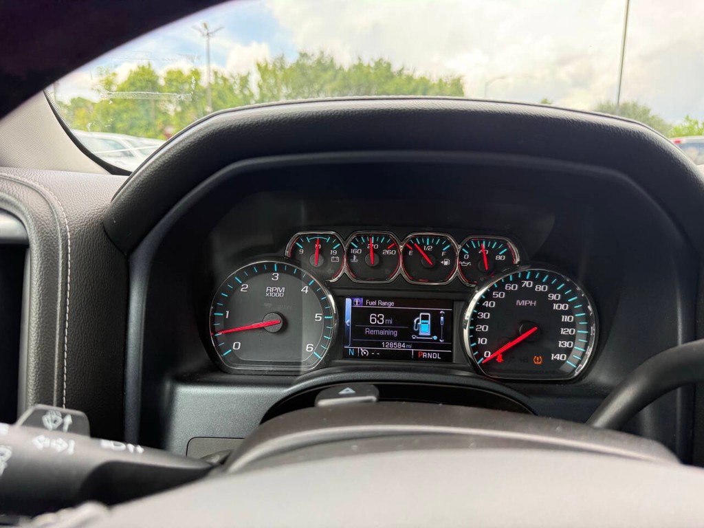 Chevrolet Silverado 1500 Vehicle Full-screen Gallery Image 32