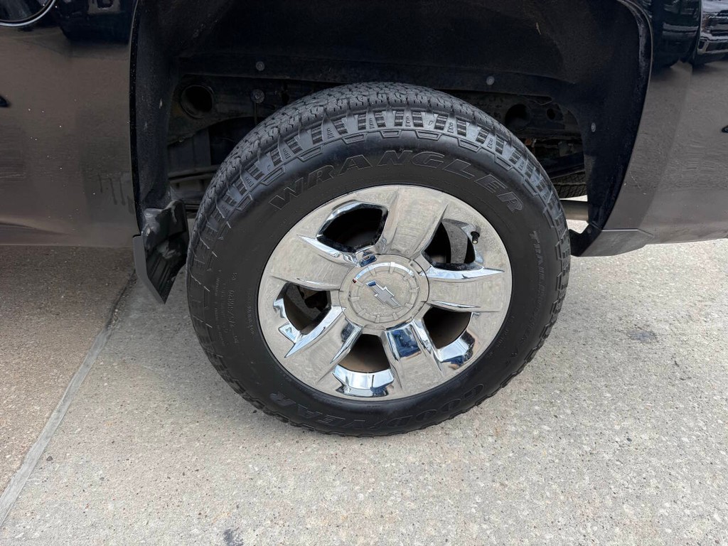 Chevrolet Silverado 1500 Vehicle Full-screen Gallery Image 36