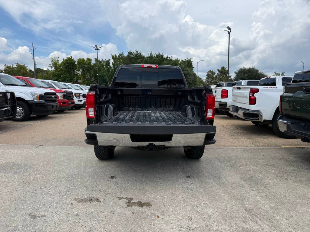 Chevrolet Silverado 1500 Vehicle Full-screen Gallery Image 38