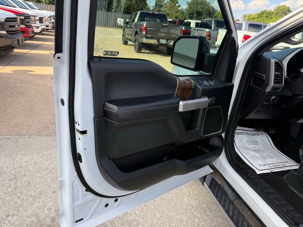 Ford F-150 Vehicle Full-screen Gallery Image 08