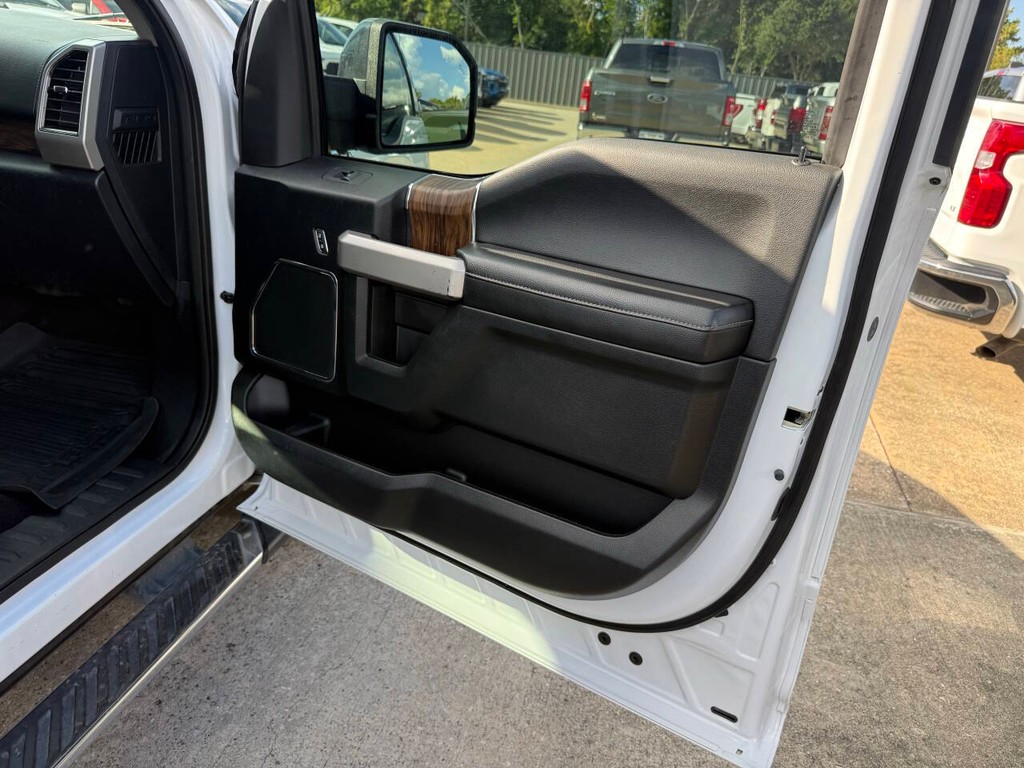 Ford F-150 Vehicle Full-screen Gallery Image 11