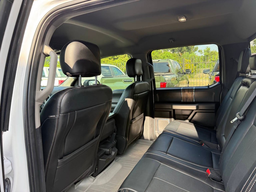 Ford F-150 Vehicle Full-screen Gallery Image 12