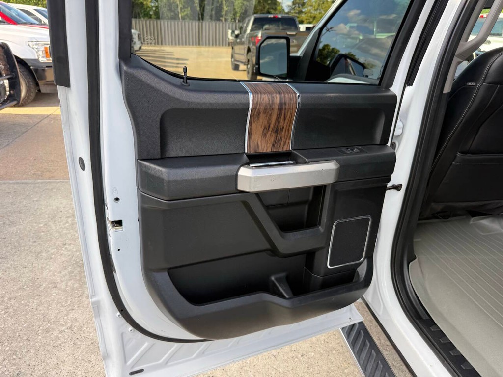 Ford F-150 Vehicle Full-screen Gallery Image 14