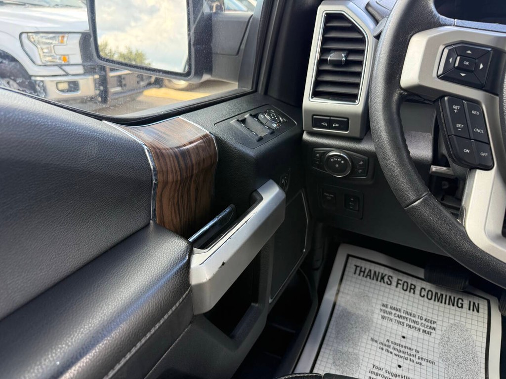 Ford F-150 Vehicle Full-screen Gallery Image 29