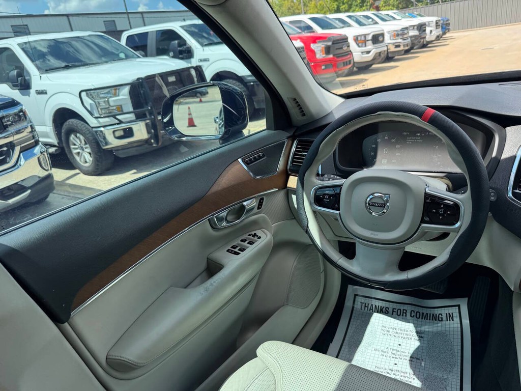 Volvo XC90 Vehicle Full-screen Gallery Image 21