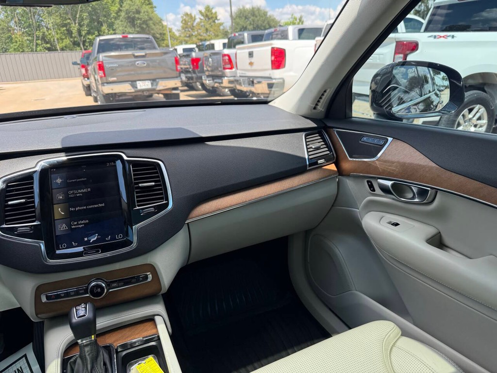 Volvo XC90 Vehicle Full-screen Gallery Image 22
