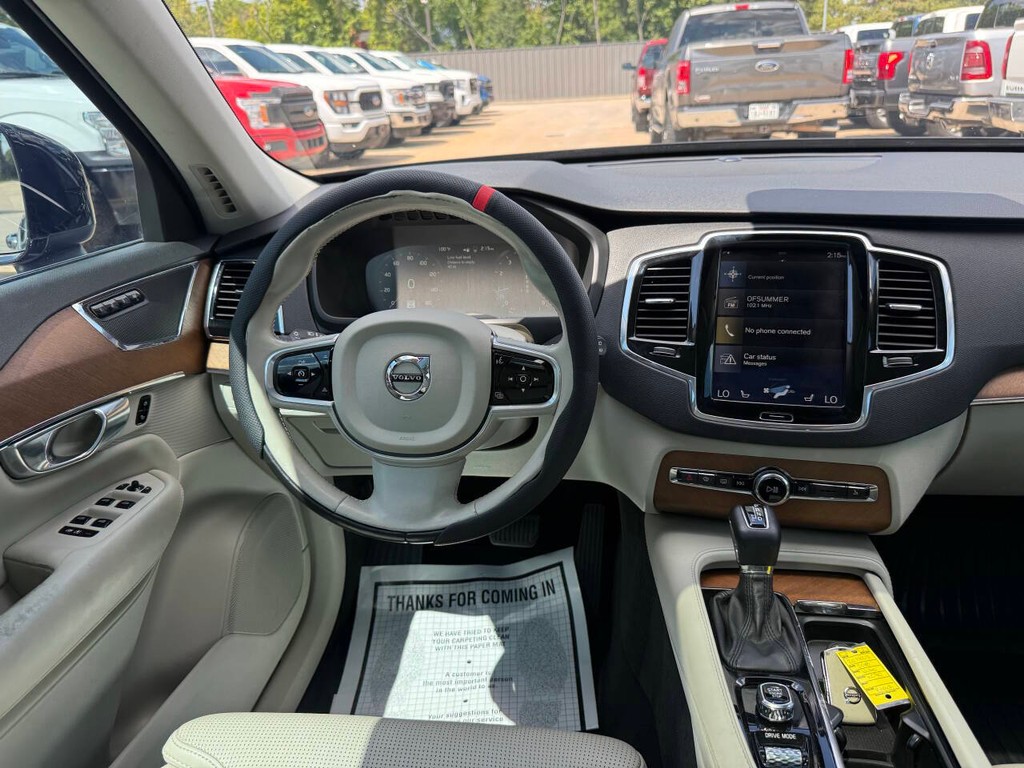 Volvo XC90 Vehicle Full-screen Gallery Image 23