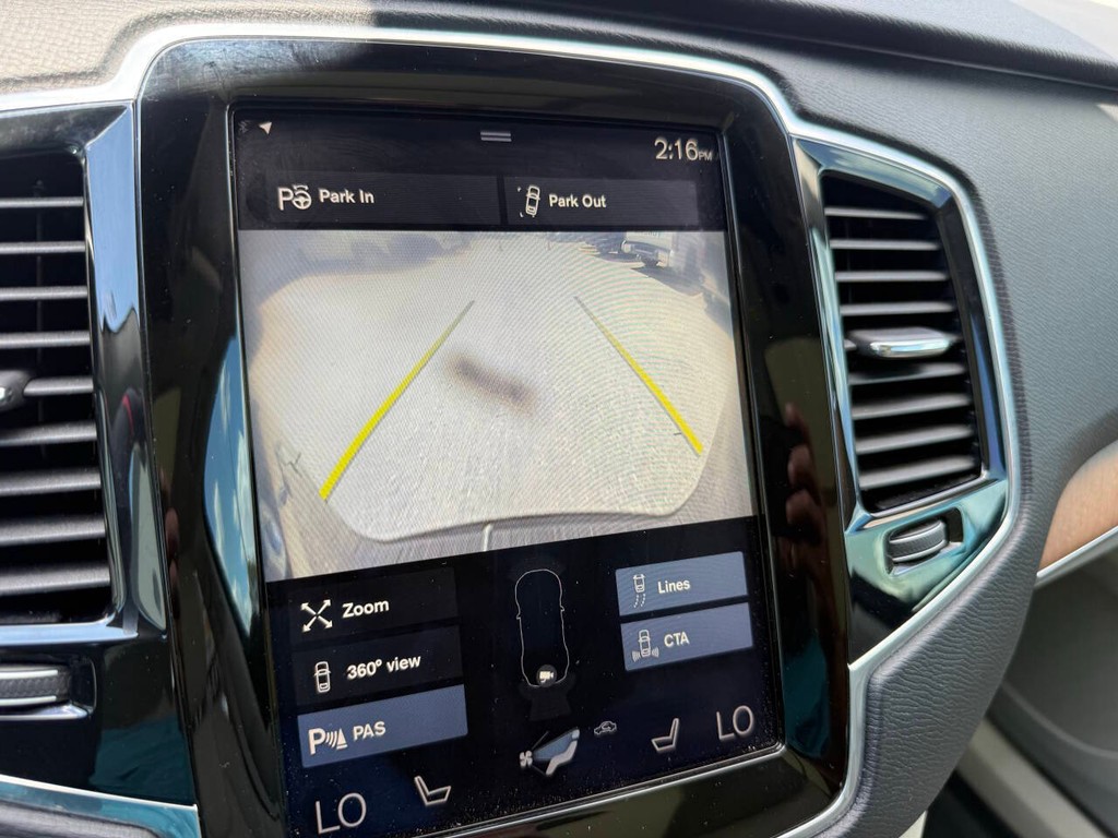 Volvo XC90 Vehicle Full-screen Gallery Image 27