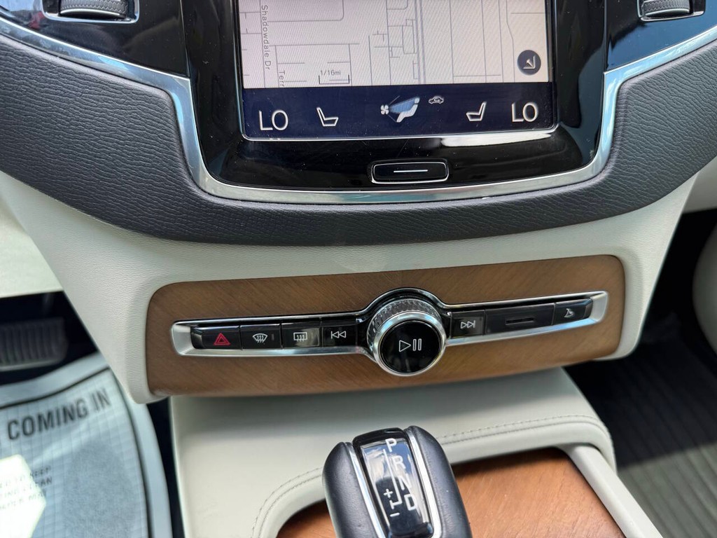 Volvo XC90 Vehicle Full-screen Gallery Image 28