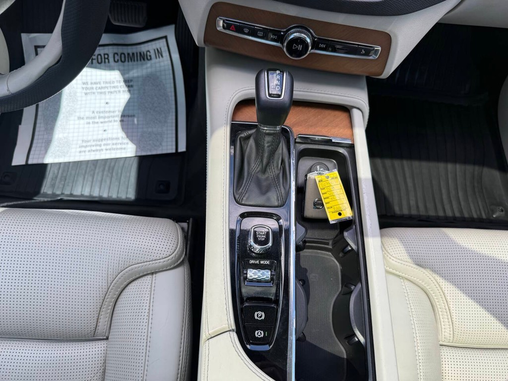 Volvo XC90 Vehicle Full-screen Gallery Image 29