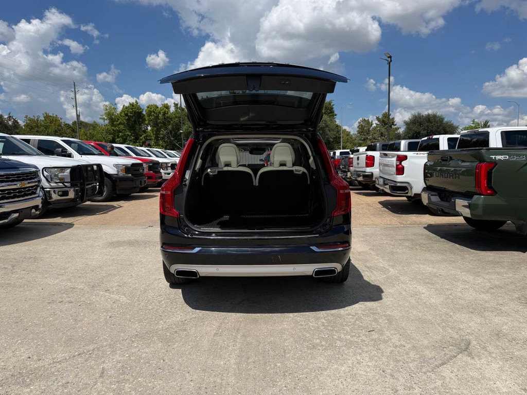 Volvo XC90 Vehicle Full-screen Gallery Image 38