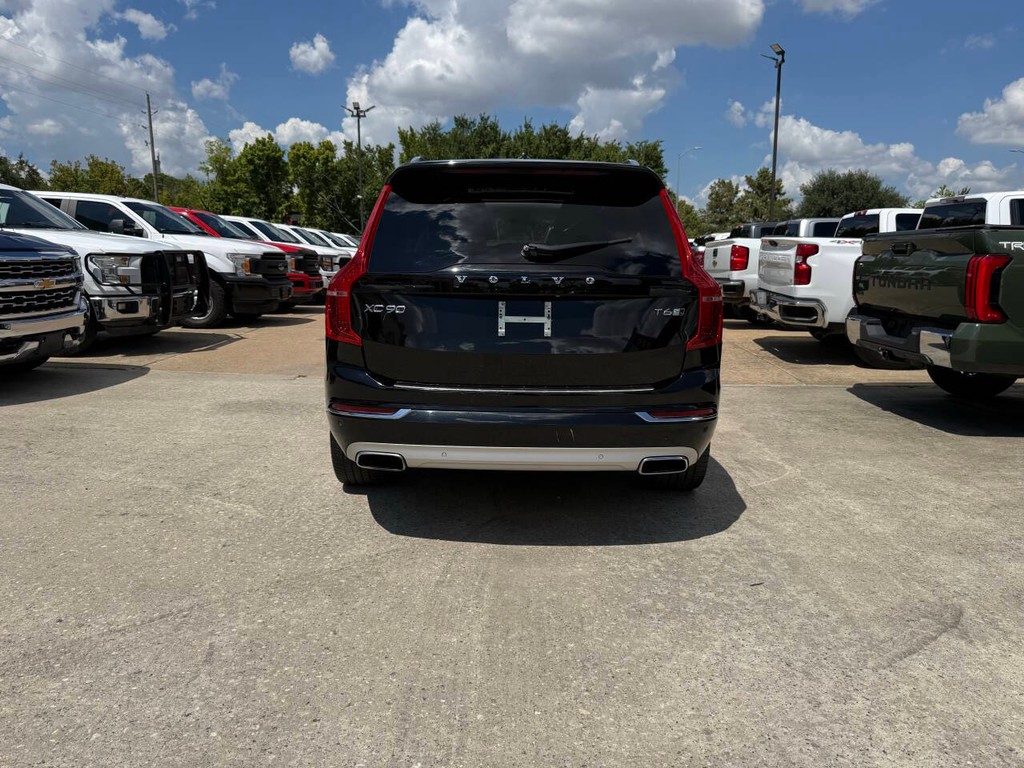 Volvo XC90 Vehicle Full-screen Gallery Image 40