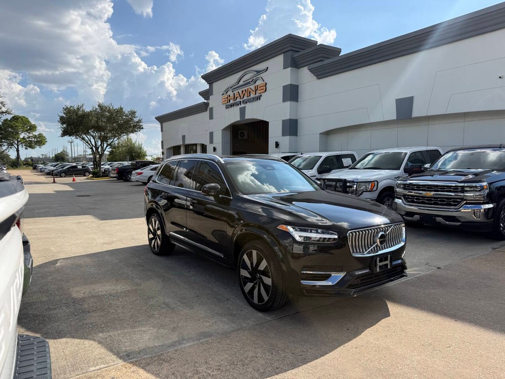Volvo XC90 Recharge Vehicle Full-screen Gallery Image 02