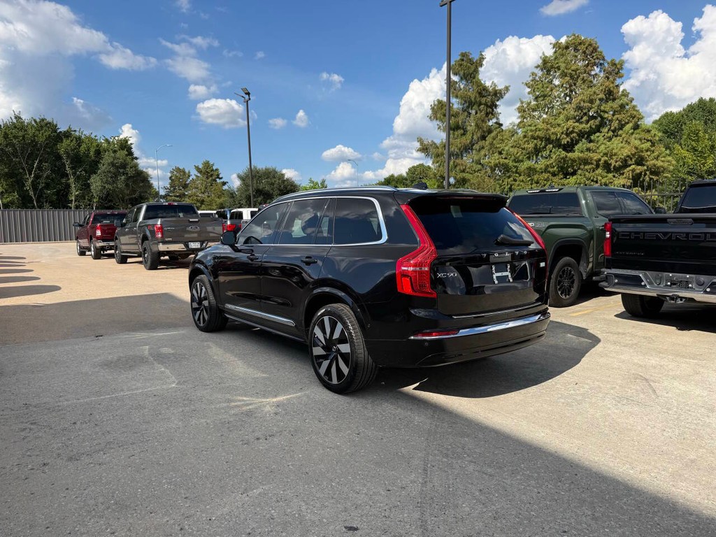 Volvo XC90 Recharge Vehicle Full-screen Gallery Image 04