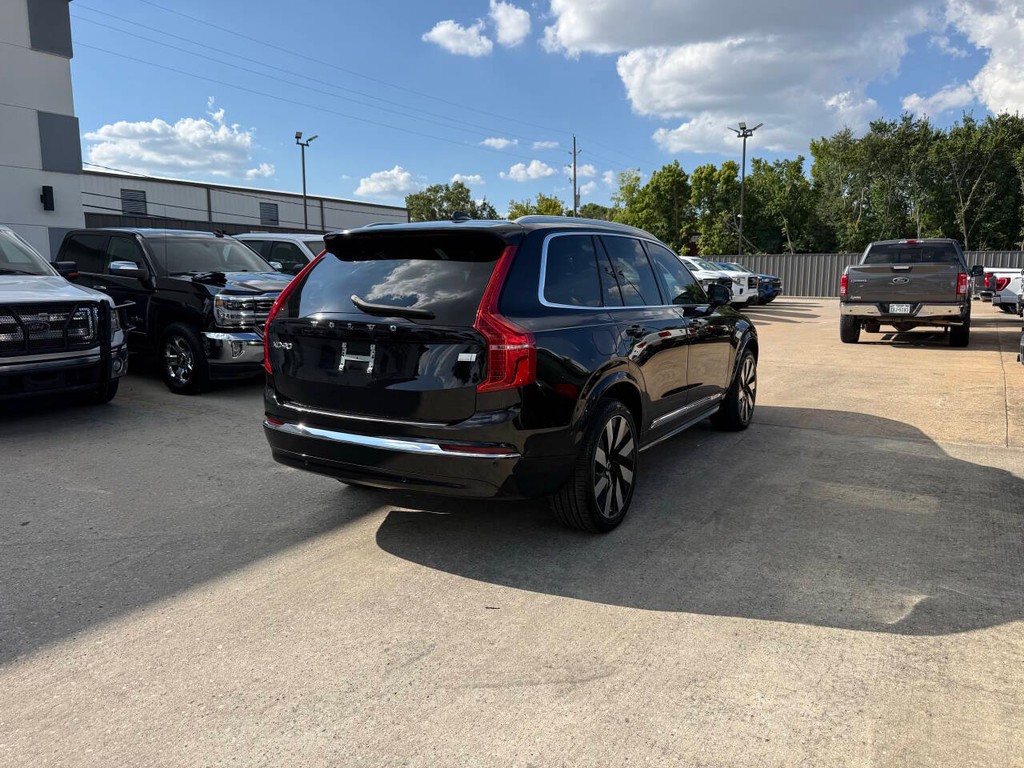 Volvo XC90 Recharge Vehicle Full-screen Gallery Image 05
