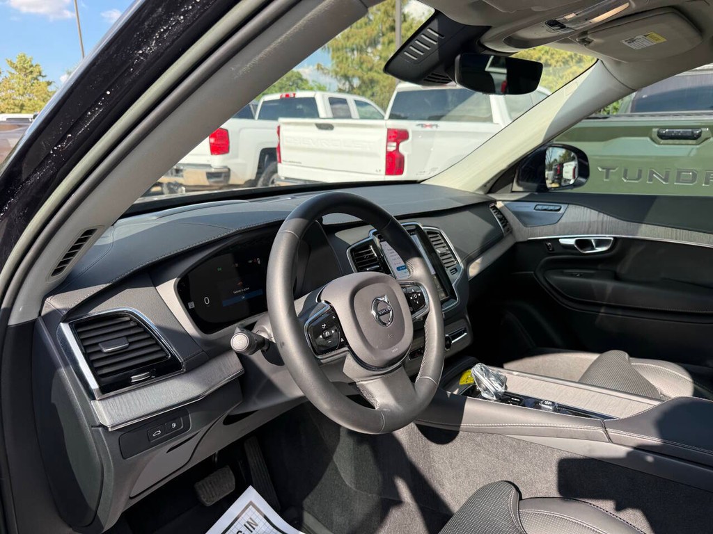 Volvo XC90 Recharge Vehicle Full-screen Gallery Image 06