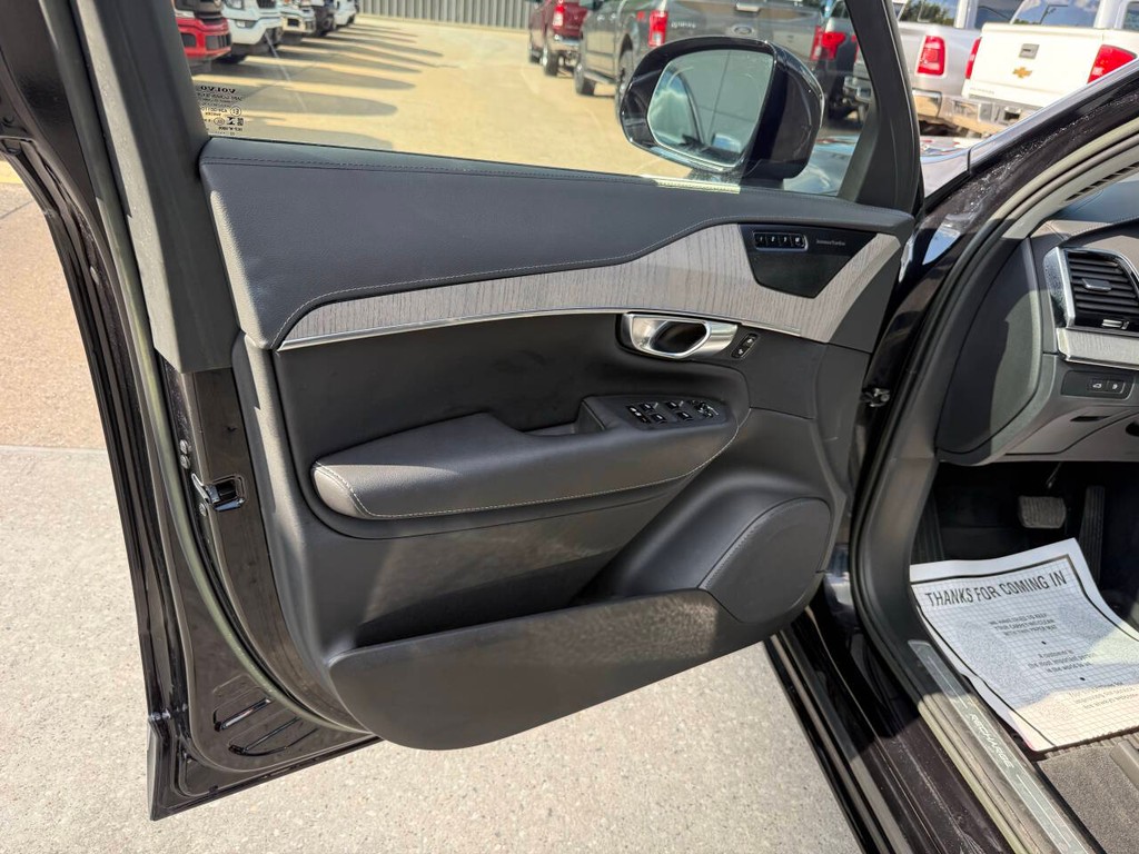 Volvo XC90 Recharge Vehicle Full-screen Gallery Image 08