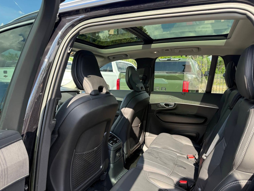 Volvo XC90 Recharge Vehicle Full-screen Gallery Image 12