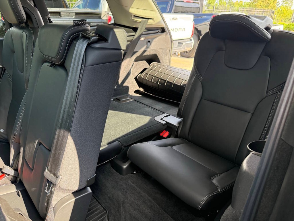 Volvo XC90 Recharge Vehicle Full-screen Gallery Image 14