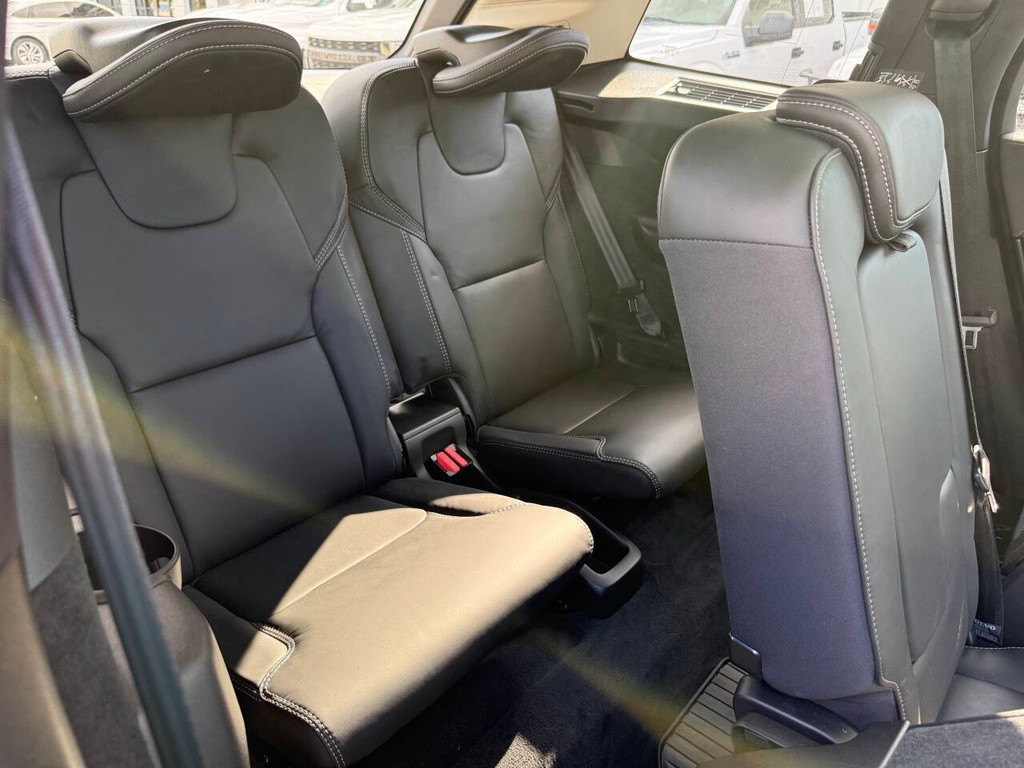 Volvo XC90 Recharge Vehicle Full-screen Gallery Image 16